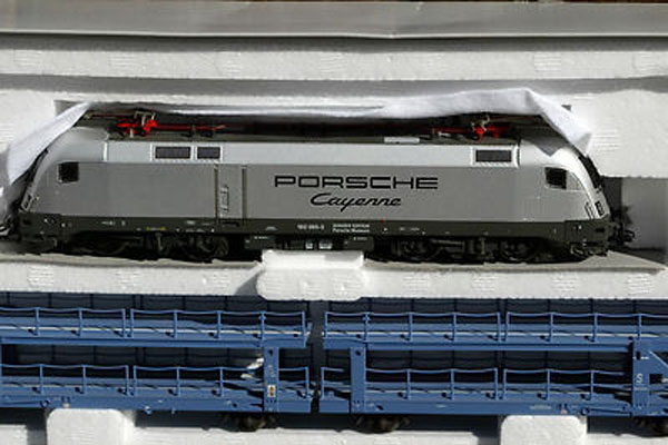 画像2: 鉄道模型 メルクリン Marklin 26518 ポルシェミュージアム限定 自動車運搬貨車セット HOゲージ